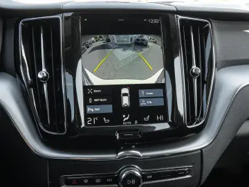 VOLVO XC60 B4 AWD Momentum Pro Harman Kardon 360Grad