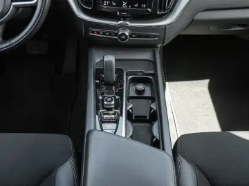 VOLVO XC60 B4 AWD Momentum Pro Harman Kardon 360Grad