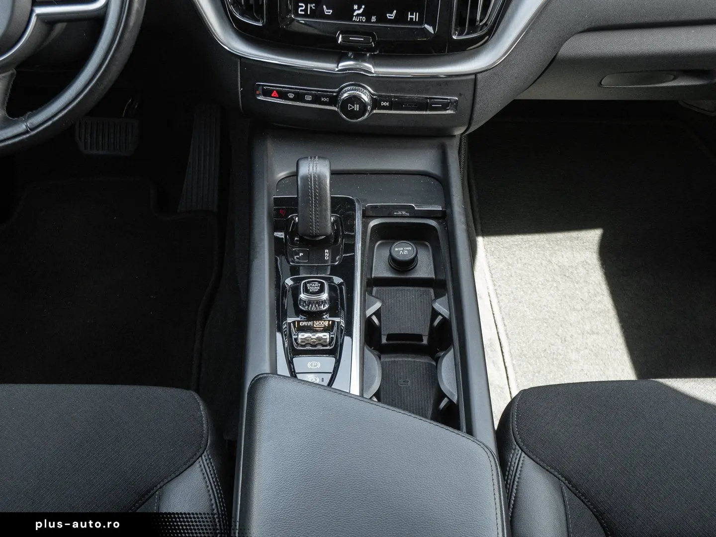 VOLVO XC60 B4 AWD Momentum Pro Harman Kardon 360Grad