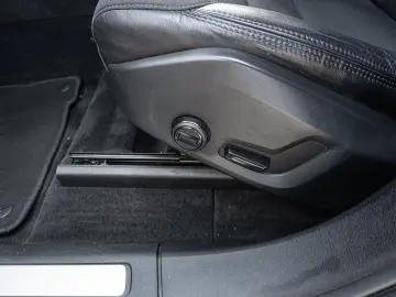 VOLVO XC60 B4 AWD Momentum Pro Harman Kardon 360Grad