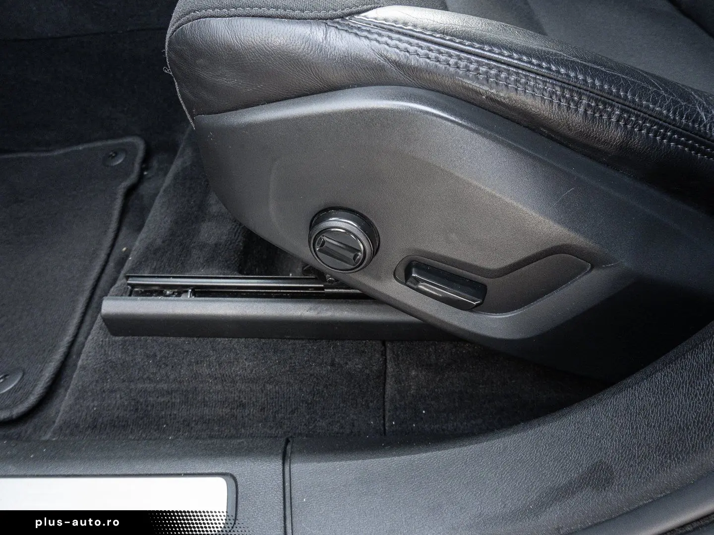 VOLVO XC60 B4 AWD Momentum Pro Harman Kardon 360Grad