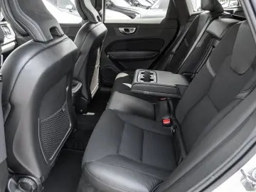VOLVO XC60 B4 AWD Momentum Pro Harman Kardon 360Grad