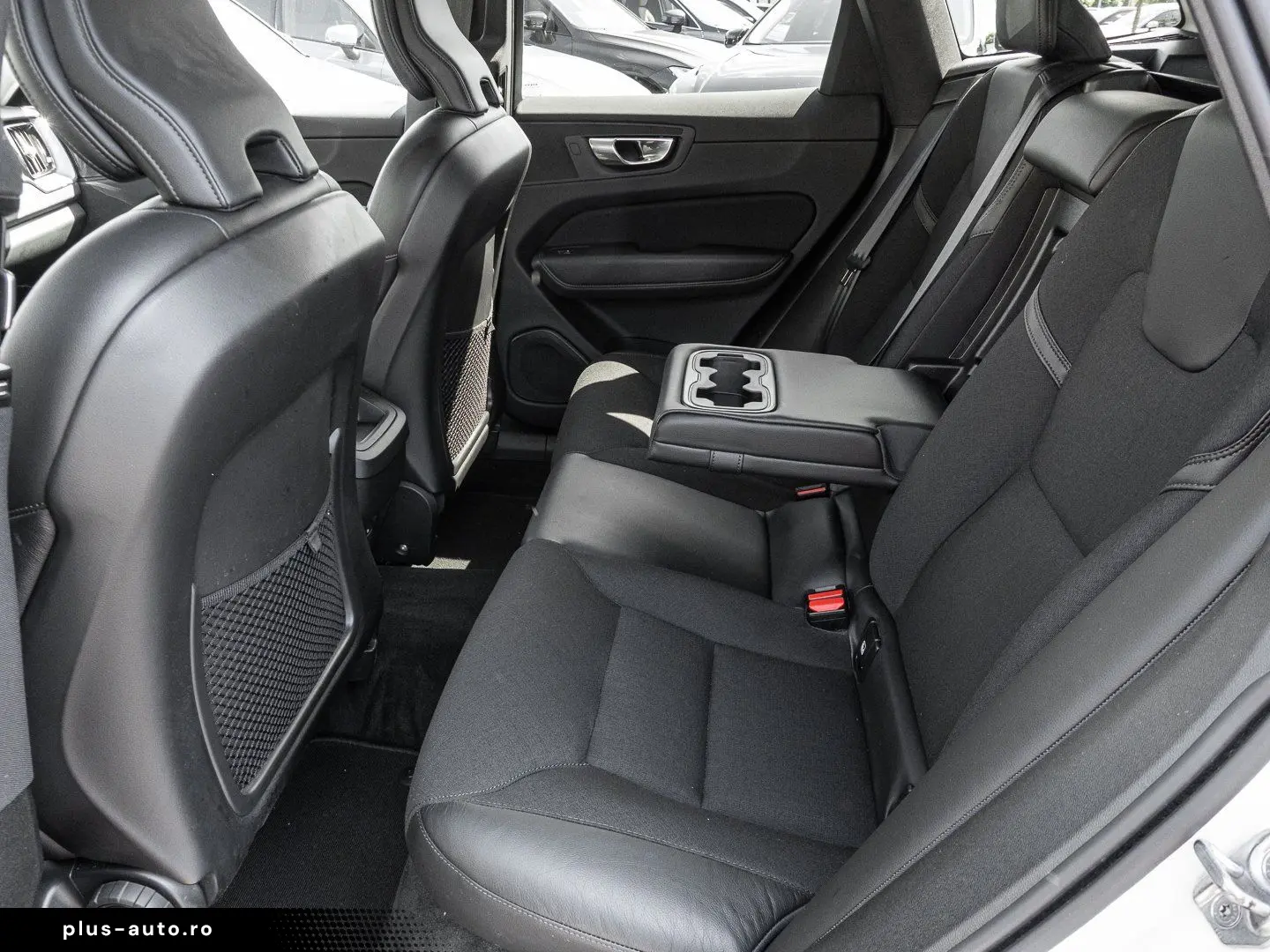 VOLVO XC60 B4 AWD Momentum Pro Harman Kardon 360Grad