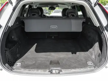 VOLVO XC60 B4 AWD Momentum Pro Harman Kardon 360Grad