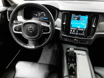 VOLVO V90 Cross Country B4 D AWD Pro PANO AHK