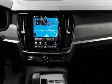 VOLVO V90 Cross Country B4 D AWD Pro PANO AHK