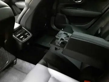 VOLVO V90 Cross Country B4 D AWD Pro PANO AHK