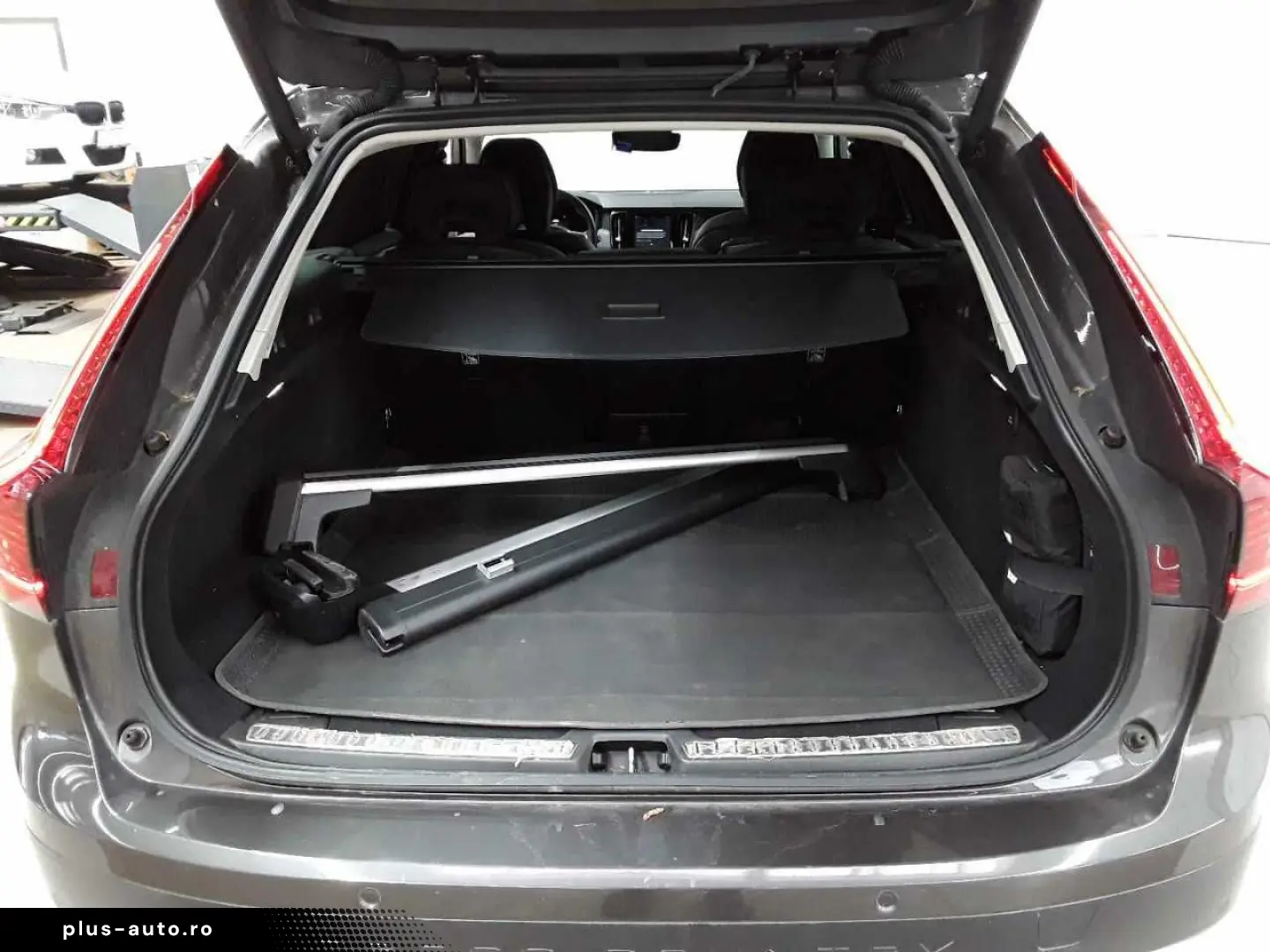 VOLVO V90 Cross Country B4 D AWD Pro PANO AHK