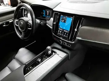 VOLVO V90 Cross Country B4 D AWD Pro PANO AHK