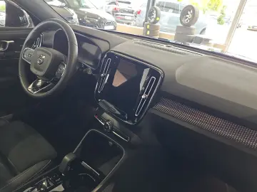 VOLVO XC40 B4 Ultimate Dark AWD ACC BLIS AHK 360  LED