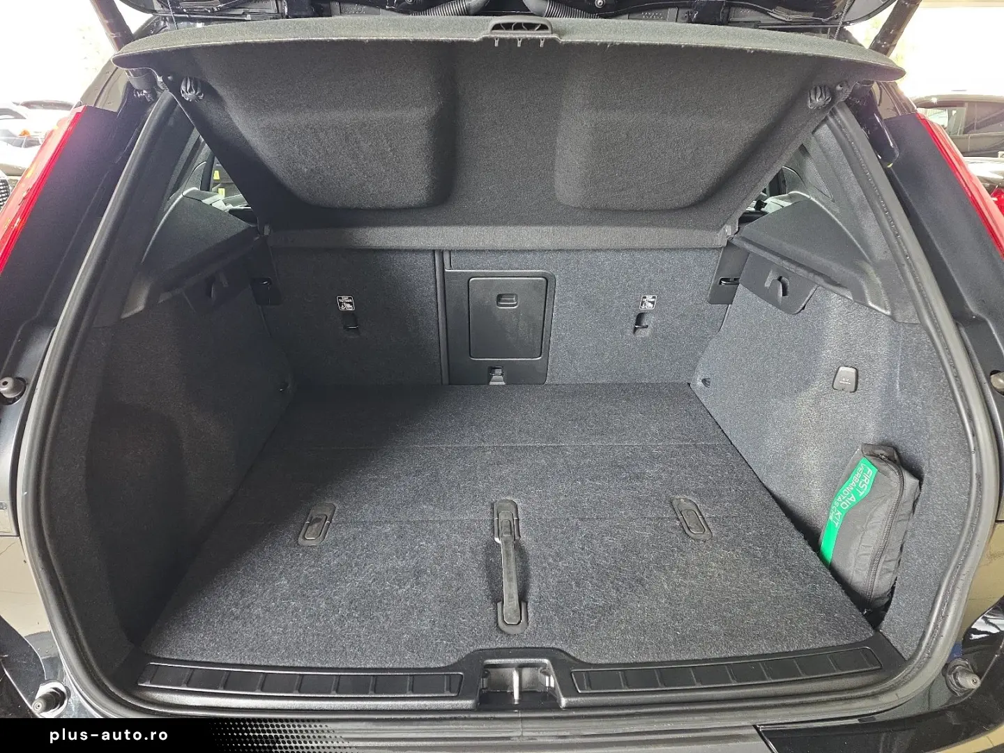 VOLVO XC40 B4 Ultimate Dark AWD ACC BLIS AHK 360  LED