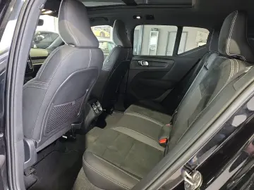 VOLVO XC40 B4 Ultimate Dark AWD ACC BLIS AHK 360  LED