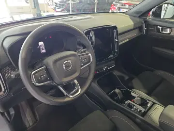 VOLVO XC40 B4 Ultimate Dark AWD ACC BLIS AHK 360  LED