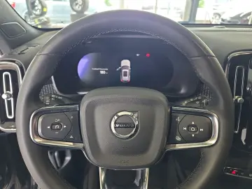 VOLVO XC40 B4 Ultimate Dark AWD ACC BLIS AHK 360  LED