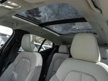 VOLVO XC40 Ultimate Dark AWD AHK Leder Digitales Cockp