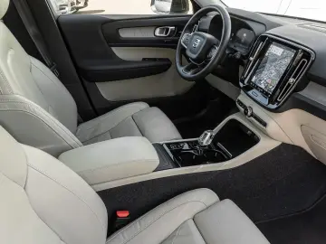 VOLVO XC40 Ultimate Dark AWD AHK Leder Digitales Cockp