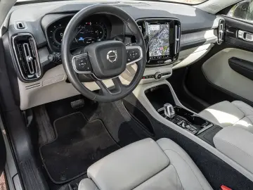 VOLVO XC40 Ultimate Dark AWD AHK Leder Digitales Cockp