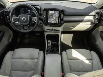 VOLVO XC40 Ultimate Dark AWD AHK Leder Digitales Cockp