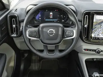VOLVO XC40 Ultimate Dark AWD AHK Leder Digitales Cockp
