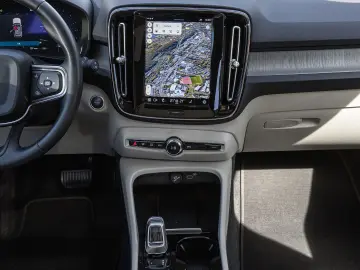 VOLVO XC40 Ultimate Dark AWD AHK Leder Digitales Cockp