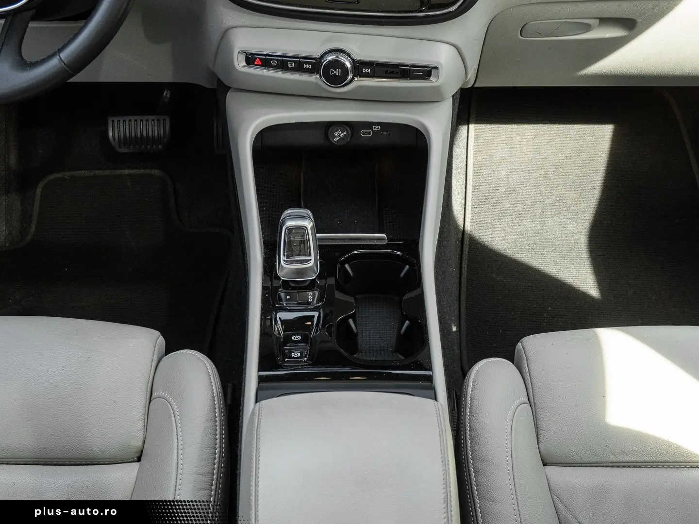 VOLVO XC40 Ultimate Dark AWD AHK Leder Digitales Cockp