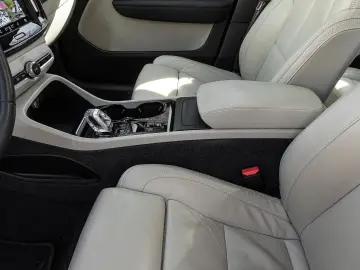 VOLVO XC40 Ultimate Dark AWD AHK Leder Digitales Cockp