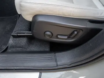 VOLVO XC40 Ultimate Dark AWD AHK Leder Digitales Cockp