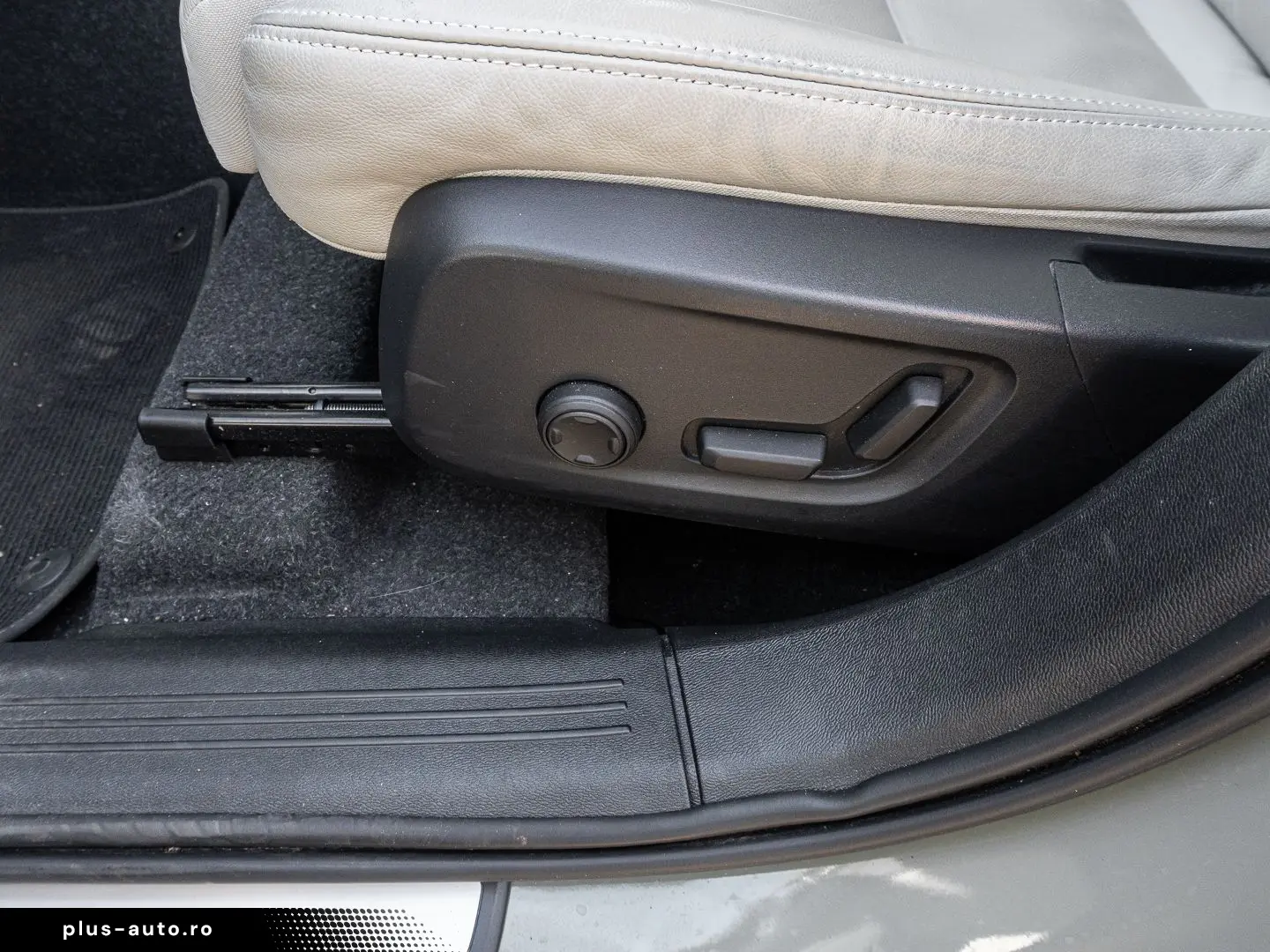 VOLVO XC40 Ultimate Dark AWD AHK Leder Digitales Cockp