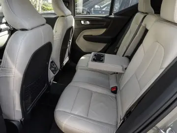VOLVO XC40 Ultimate Dark AWD AHK Leder Digitales Cockp
