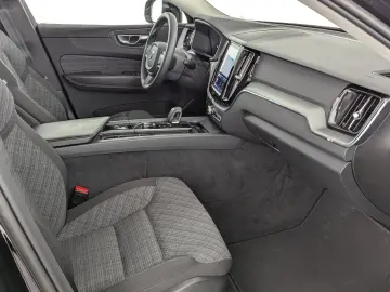 VOLVO XC 60 B4 AWD Core LED NAVI ACC RFK