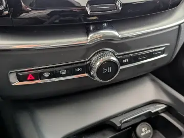 VOLVO XC 60 B4 AWD Core LED NAVI ACC RFK