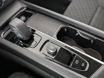 VOLVO XC 60 B4 AWD Core LED NAVI ACC RFK