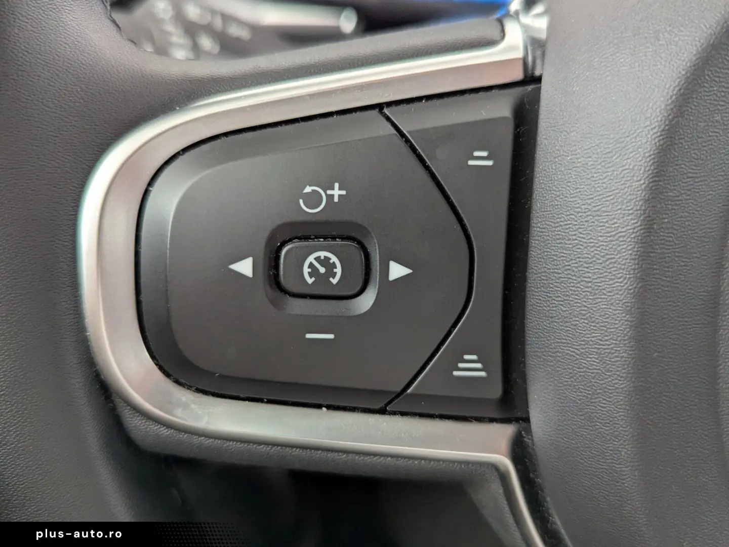VOLVO XC 60 B4 AWD Core LED NAVI ACC RFK