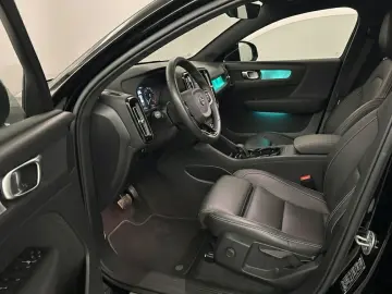 VOLVO C40