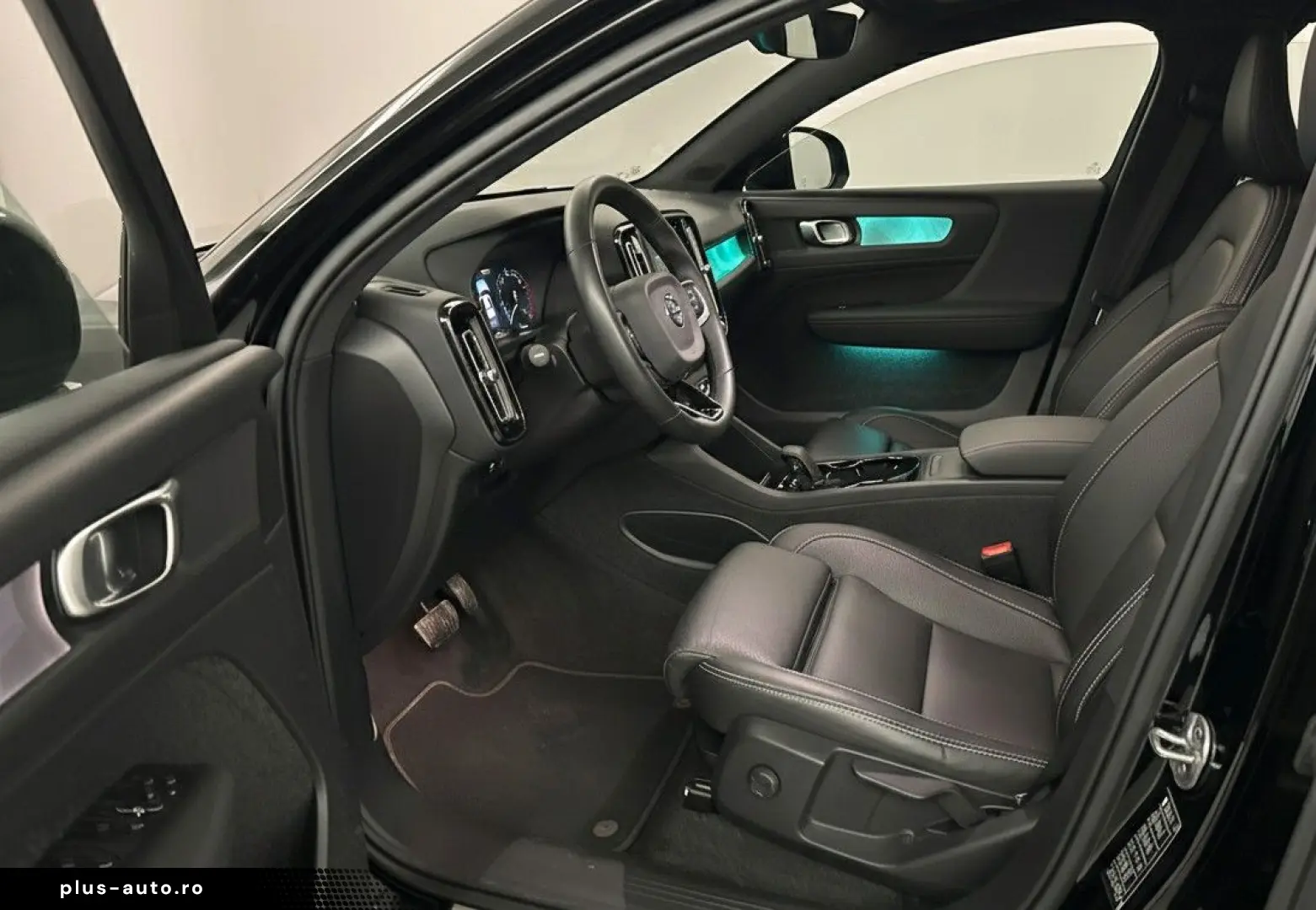 VOLVO C40