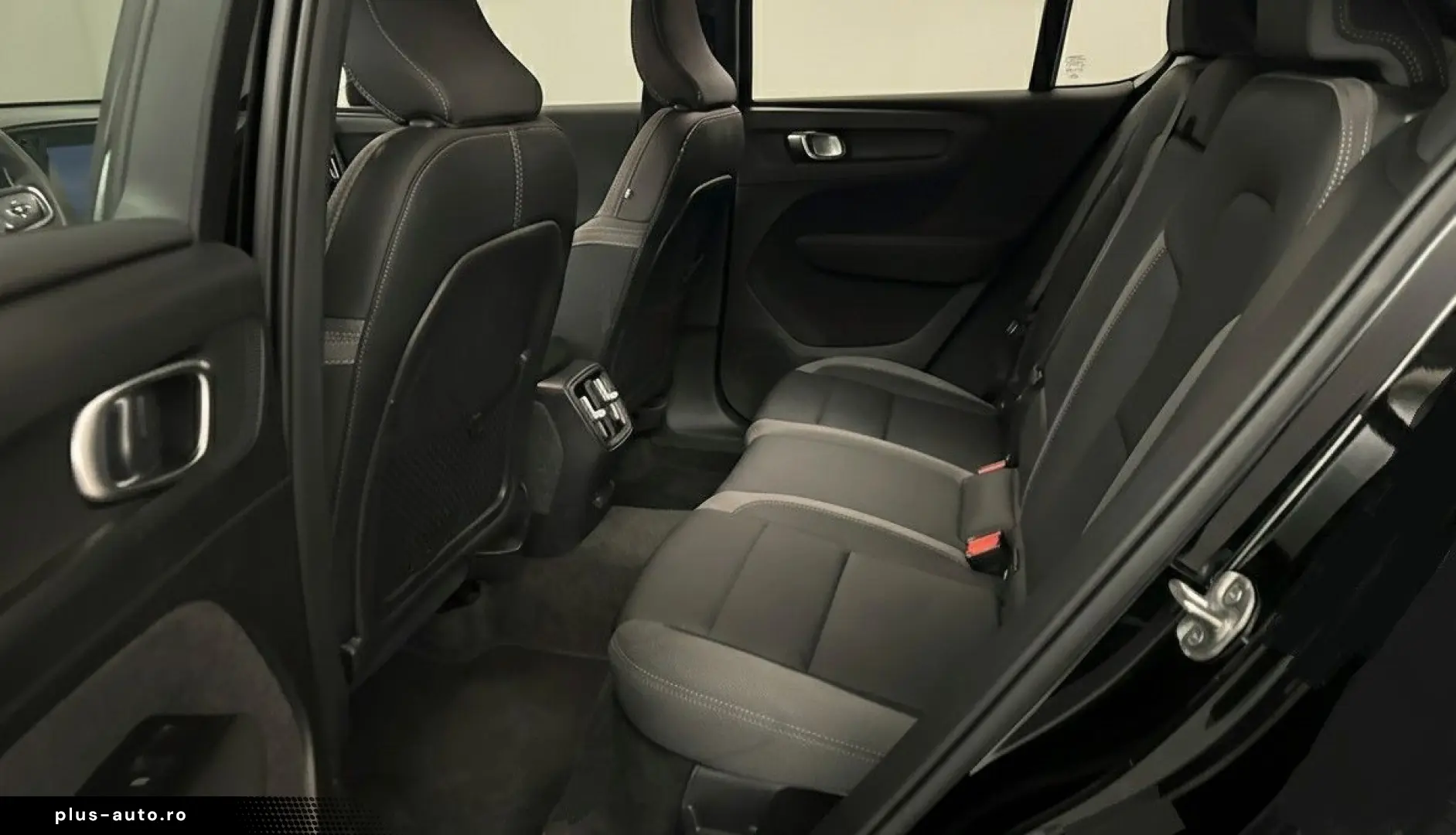 VOLVO C40