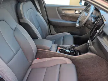 VOLVO C40