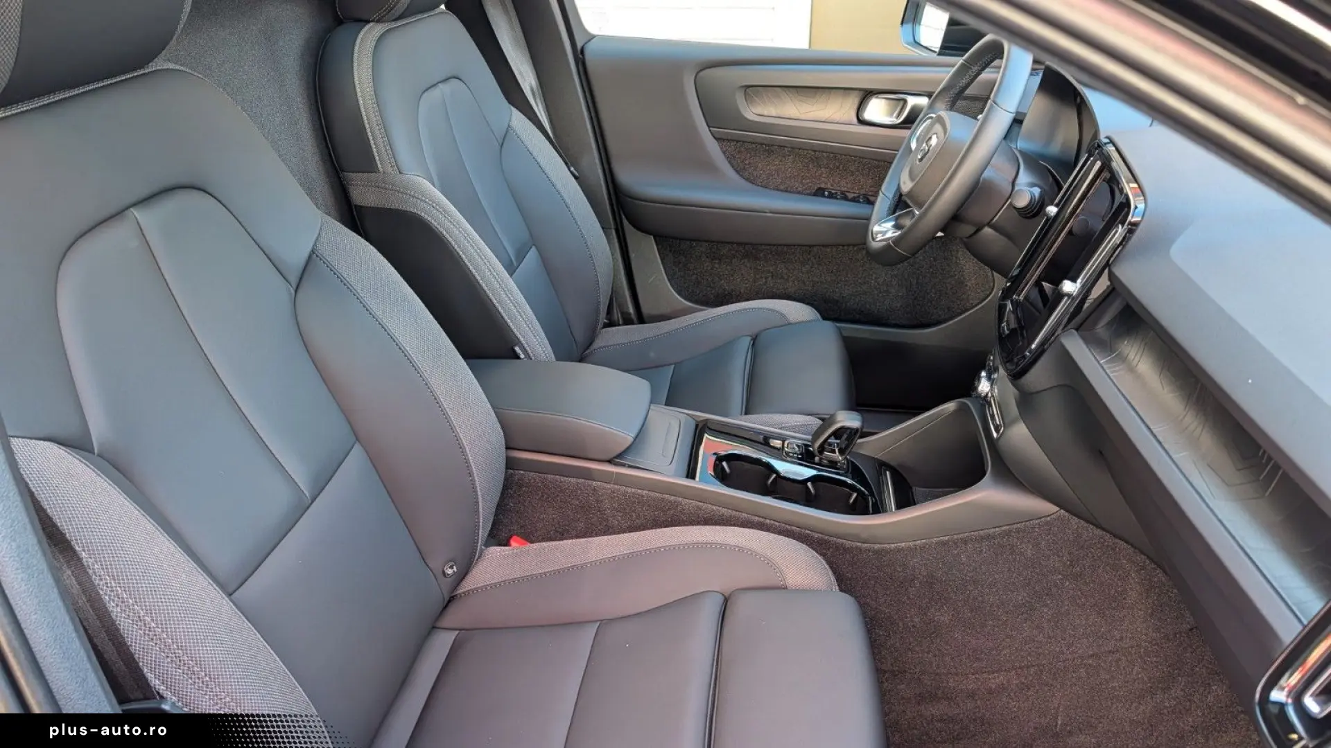 VOLVO C40