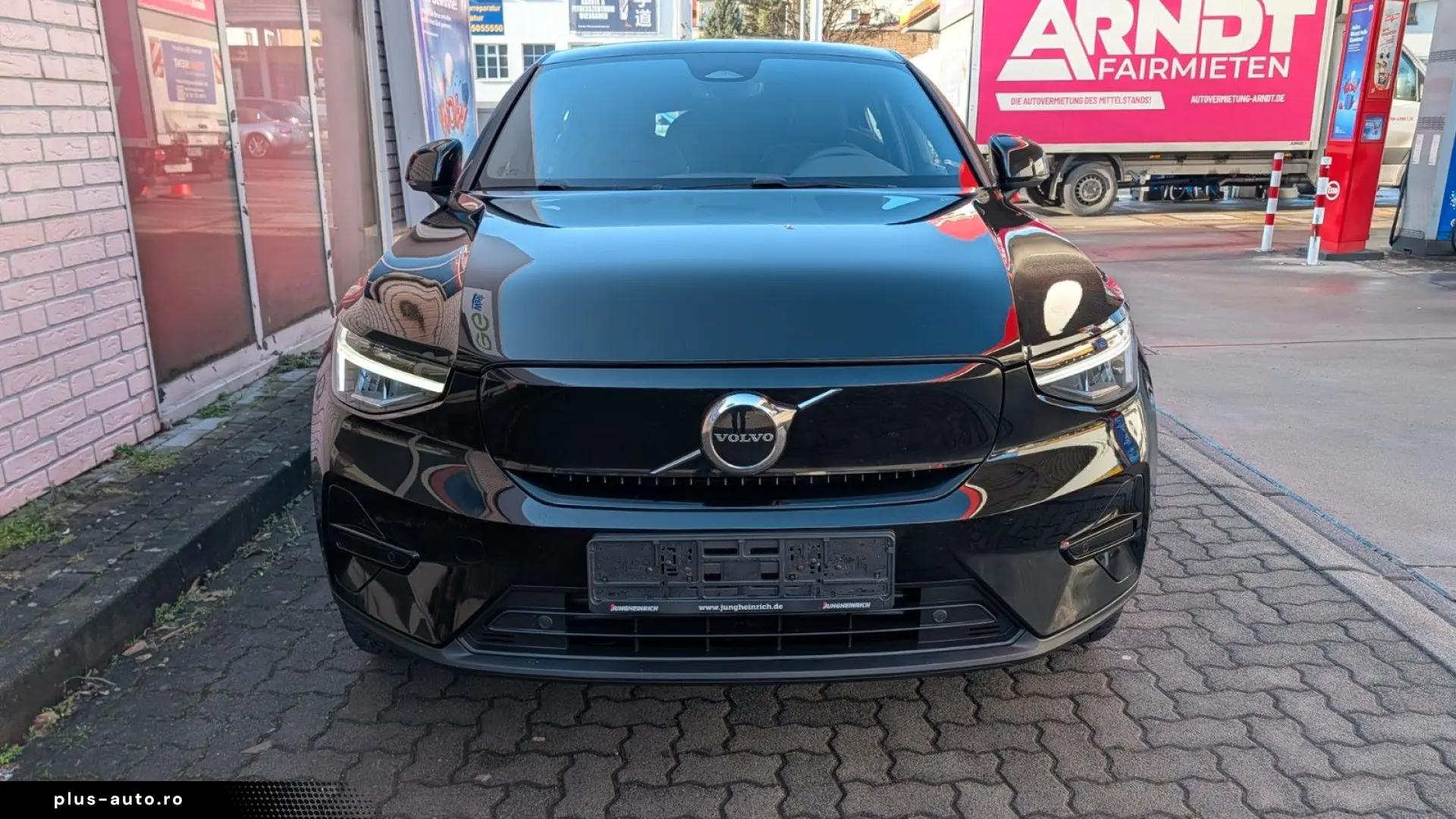 VOLVO C40