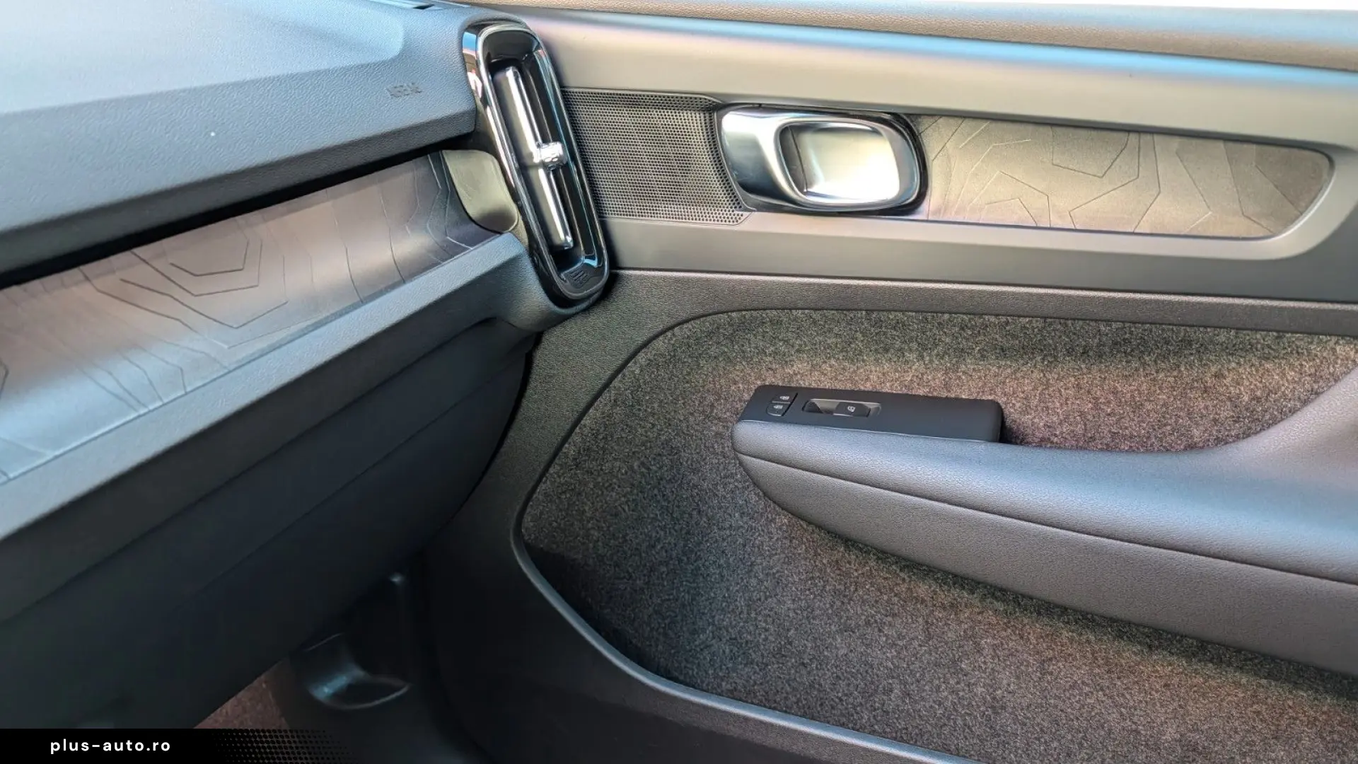 VOLVO C40
