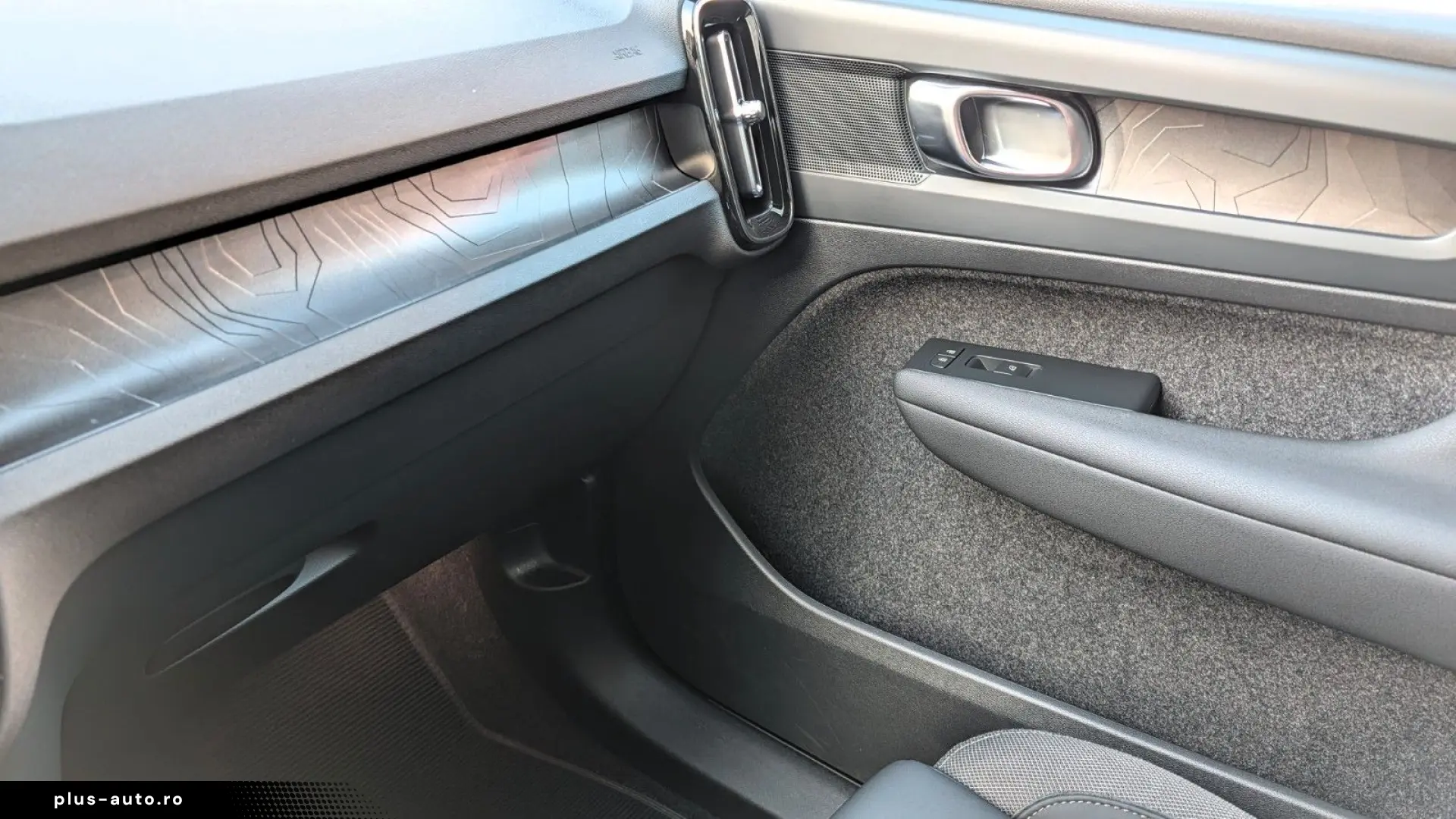 VOLVO C40