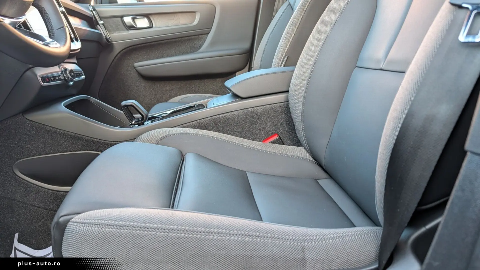 VOLVO C40