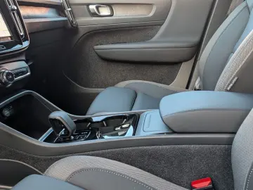 VOLVO C40