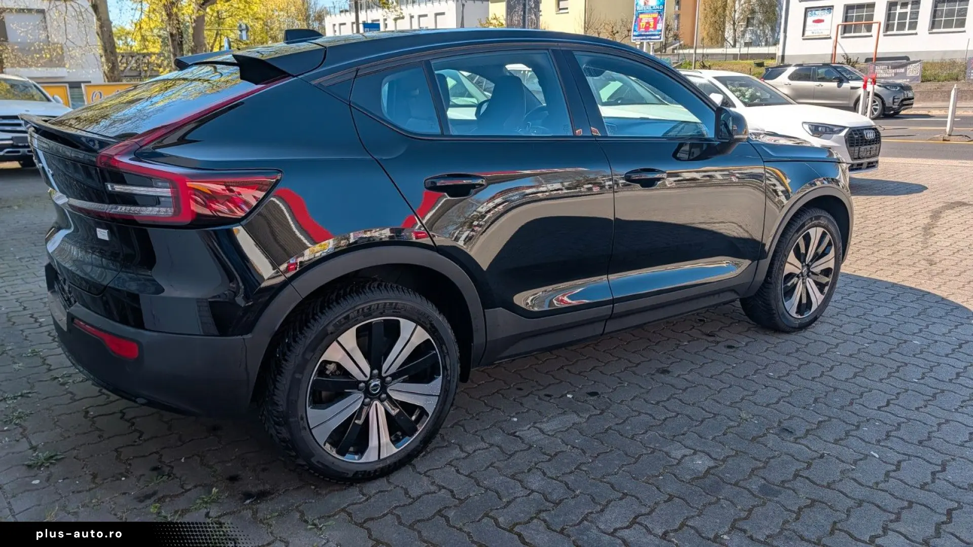 VOLVO C40