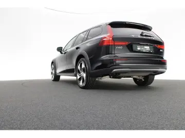 VOLVO V60 Cross Country B4 Plus AWD LEDER H K NAVI LED