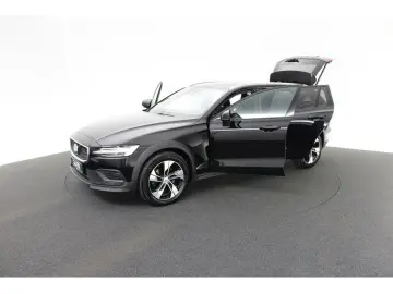 VOLVO V60 Cross Country B4 Plus AWD LEDER H K NAVI LED