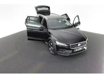 VOLVO V60 Cross Country B4 Plus AWD LEDER H K NAVI LED