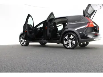 VOLVO V60 Cross Country B4 Plus AWD LEDER H K NAVI LED
