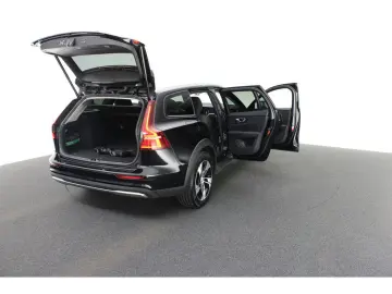 VOLVO V60 Cross Country B4 Plus AWD LEDER H K NAVI LED