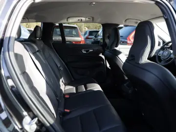 VOLVO V60 Cross Country B4 Plus AWD LEDER H K NAVI LED